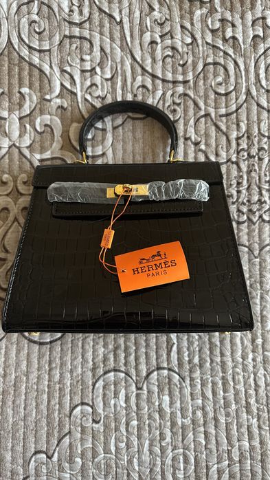 Сумочка лаковая “Hermes”