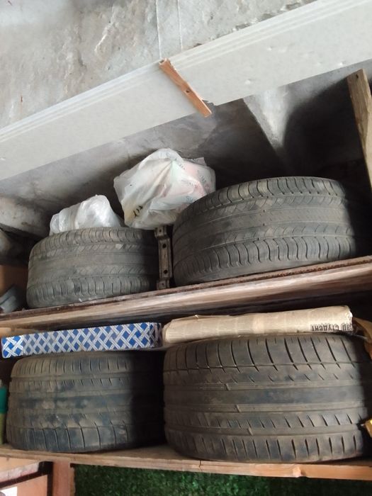 Продам шины на r20 разноразмерные