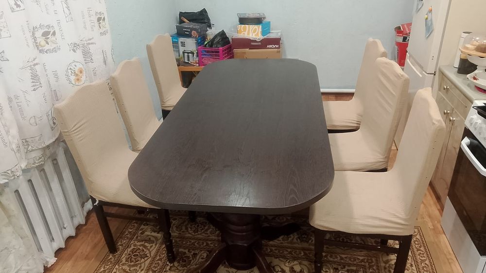 Стол со стульями