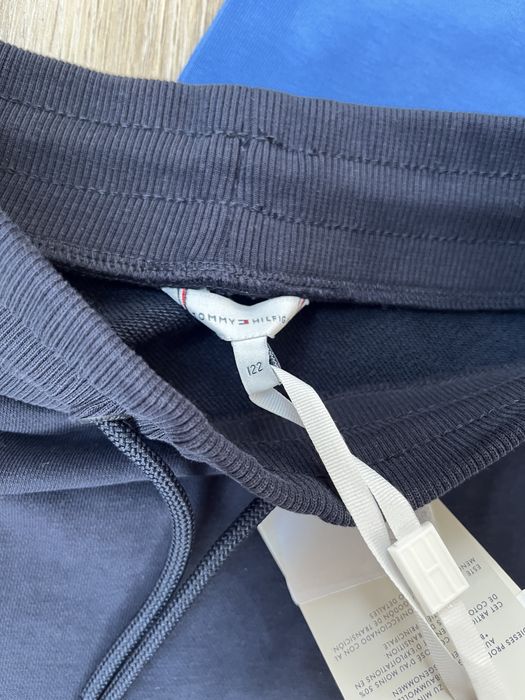 Tommy Hilfiger пола блузка и бански нови с етикет