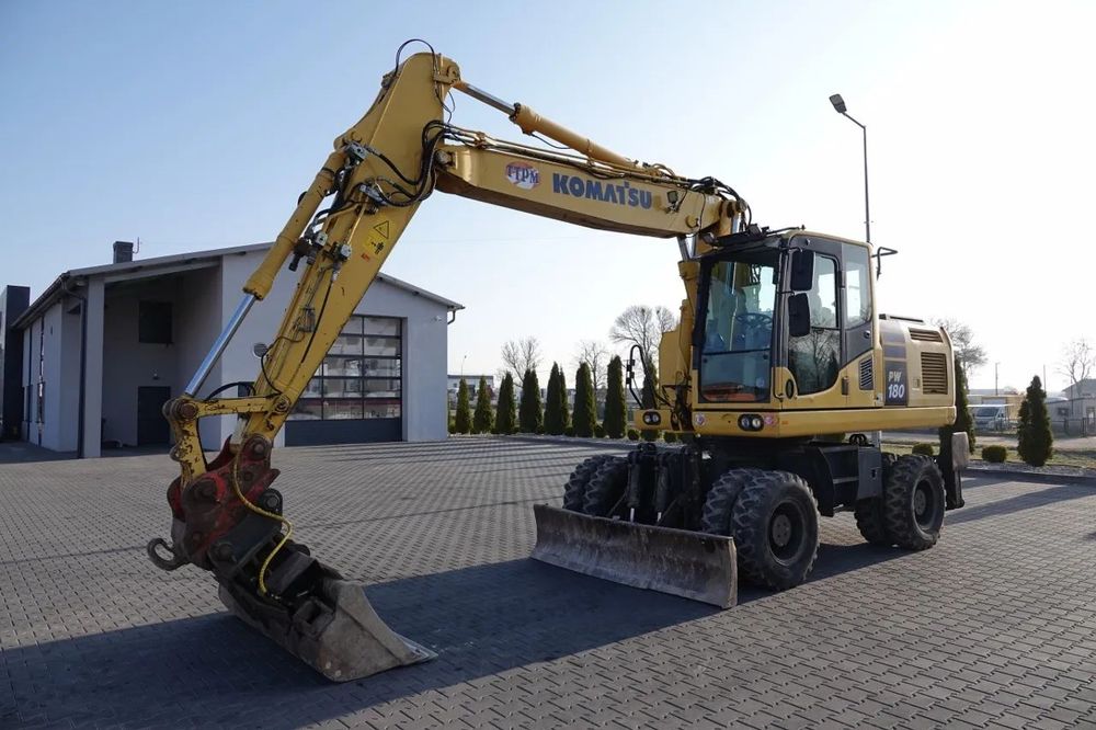 Komatsu PW 180-10 / EXCAVATOR PE ROȚI / 2017 /