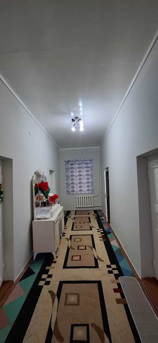 Srochna 18 sotix 9 xonali barcha qulayliklarga ega xovli sotiladi!