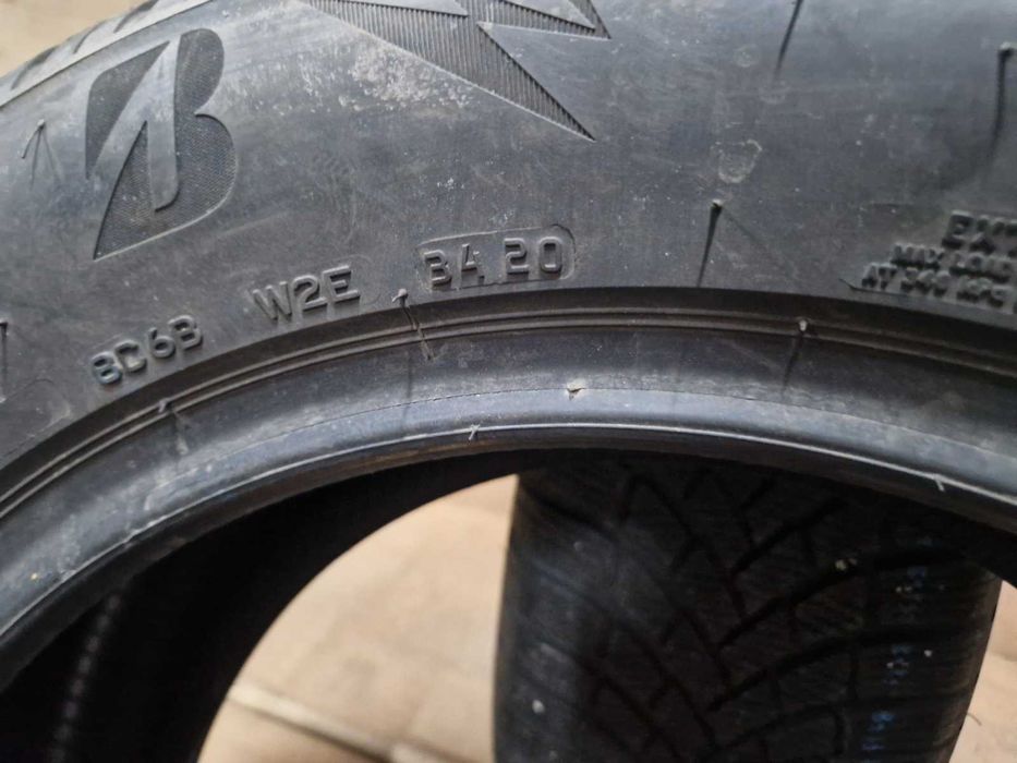 4 Bridgestone R17 235/55
зимни гуми
DOT3420
