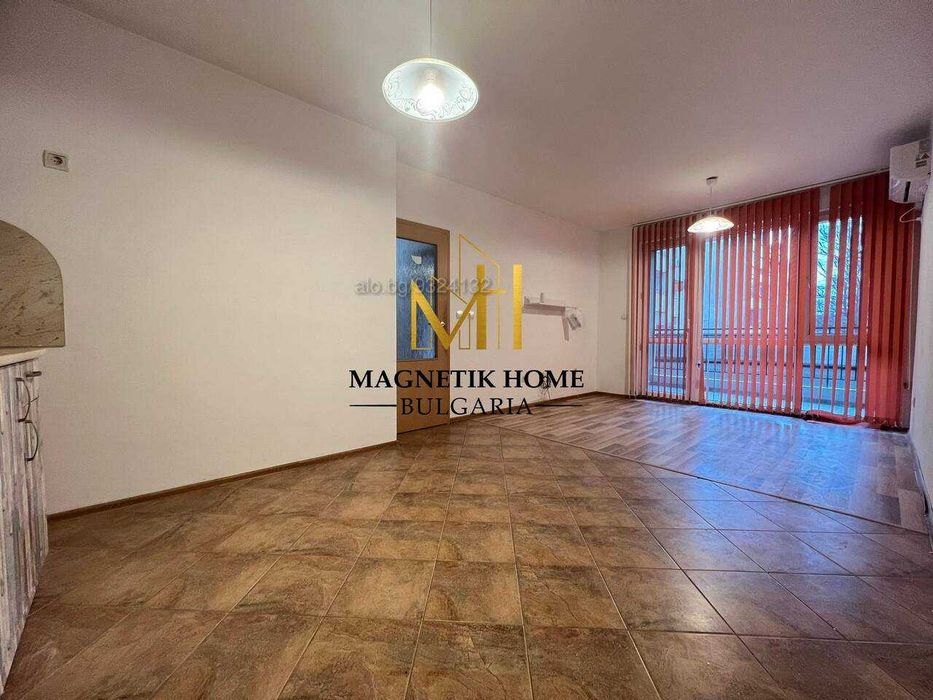 НЕОБЗАВЕДЕН тристаен имот с гараж след освежаване в ж.к. Възраждане