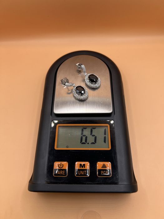 Продам золотые серьги.