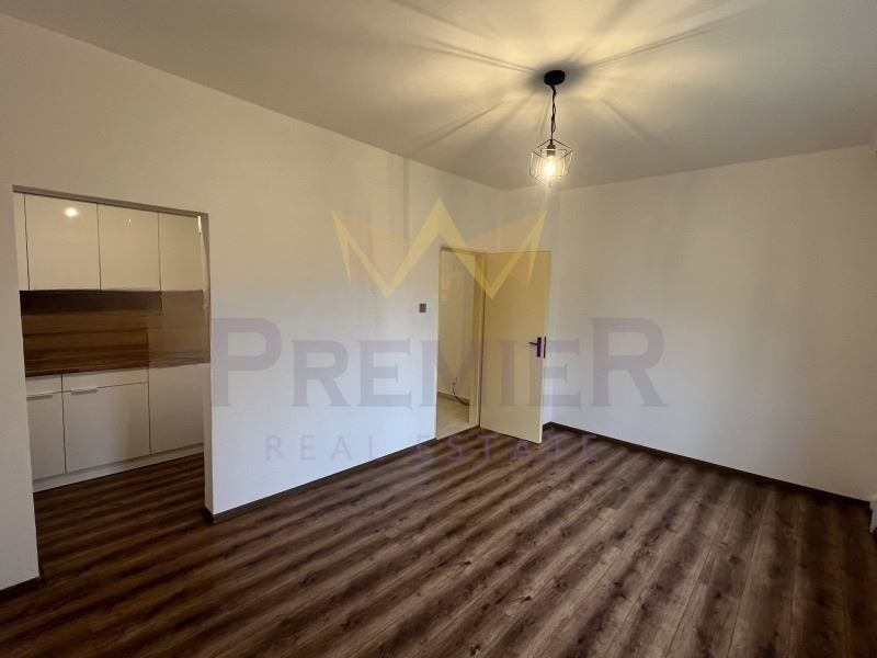 Продава се Тристаен апартамент в Пловдив, Кючук Париж - 87 кв.м за 1009 €/кв.м - Снимка #1