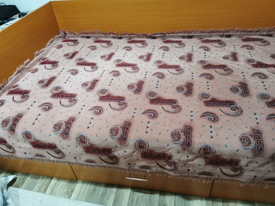 Șifonier și pat de vânzare