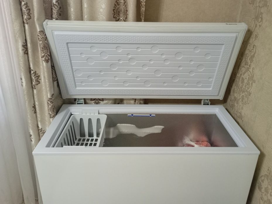 Морозильник 220 л почти новая