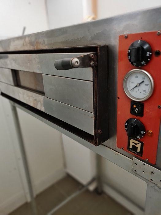 Vând cuptor pizza electric și mai multe  utilaje de bucatarie