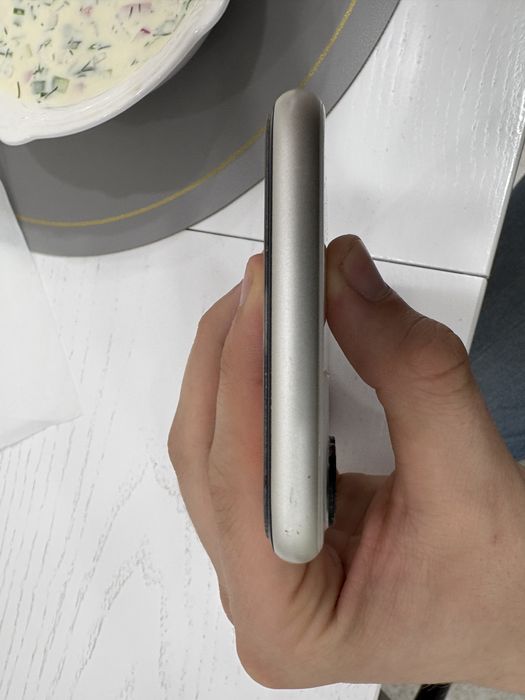 iphone 11 128 gb 74 родной акб,есть царапины