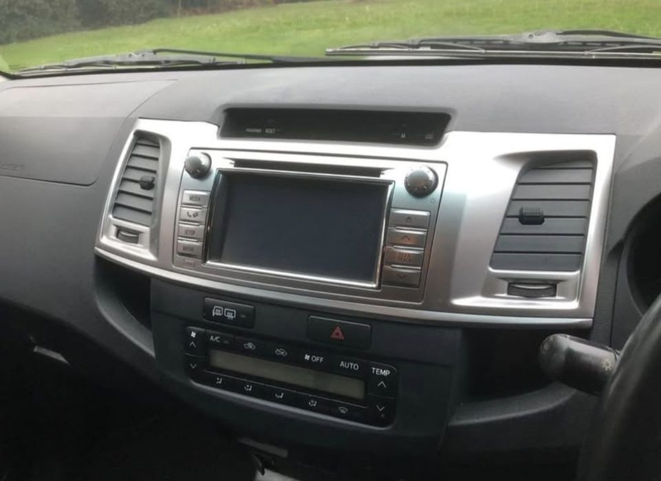 Dezmembrez Toyota Hilux 3.0 Invicible automat euro 5 2012-2015