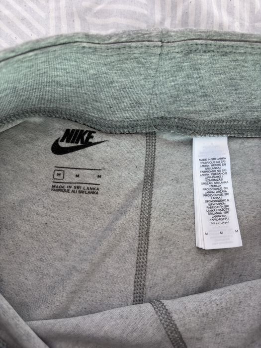 Чисто нов сив клин Nike M размер