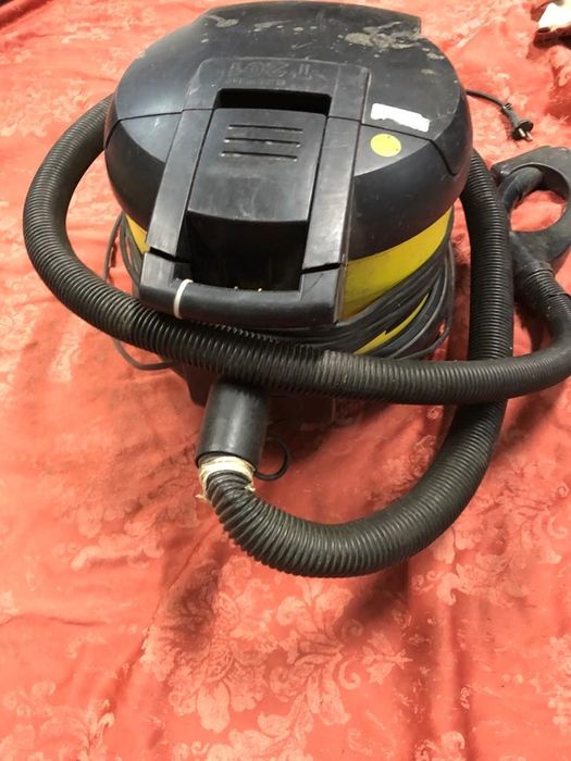 Aspirator karcher T201 cu perie electrica
