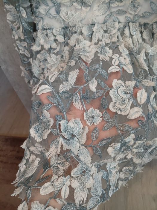 Нарядное платье на девочку