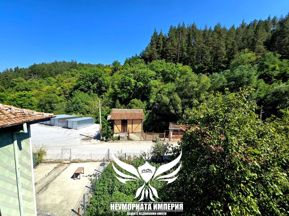 Продавам триетажна къща 150РЗП с 155кв. двор в село Малево