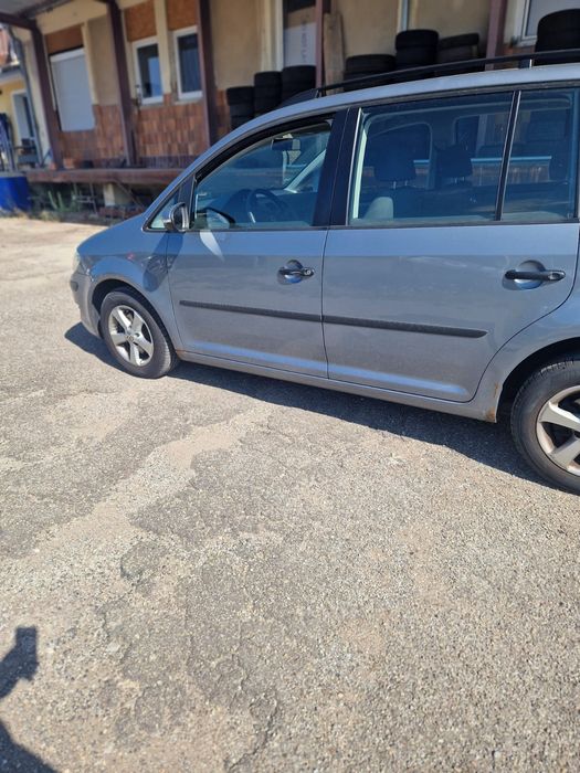 Vând Volkswagen Touran 2009 euro 5  1.4 benzina