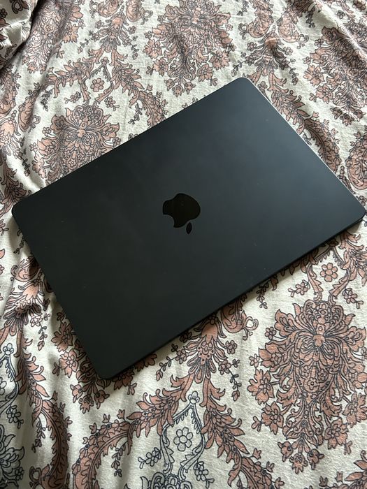 Macbook M3 / 2024 года