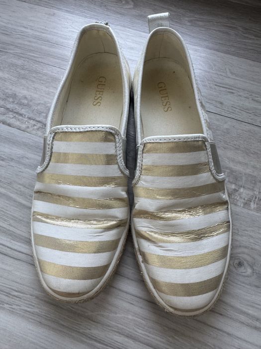 Оригинални мокасини на Guess