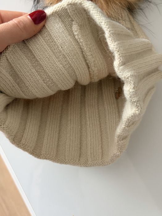 Страхотна зимна модерна шапка с пискюл