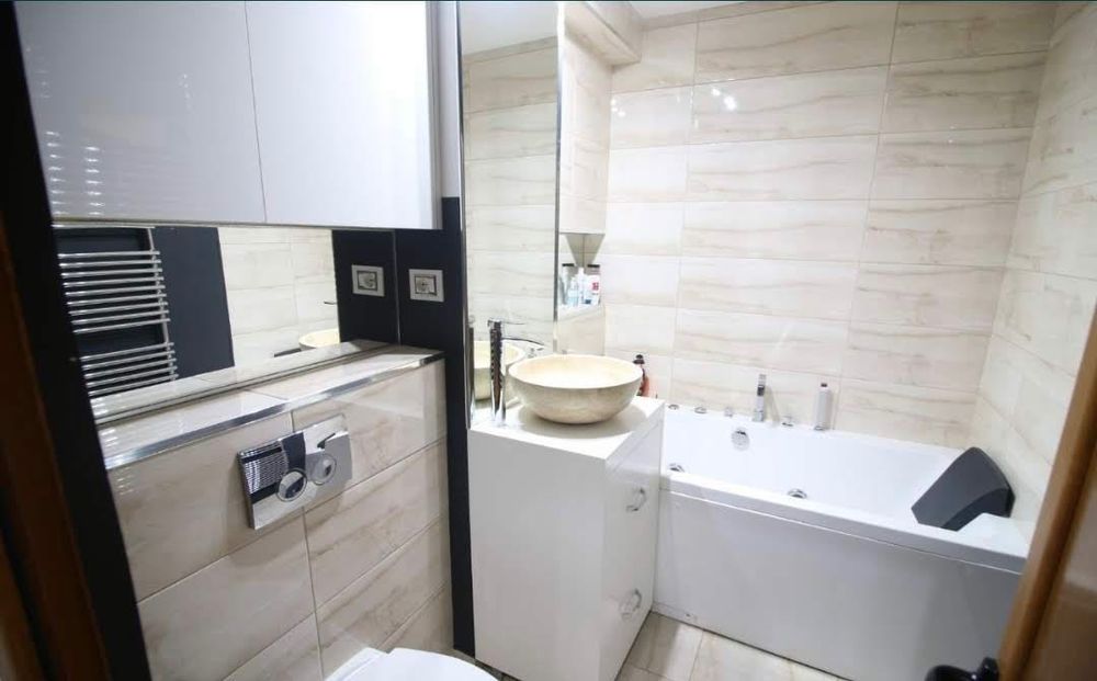 Închiriez apartament