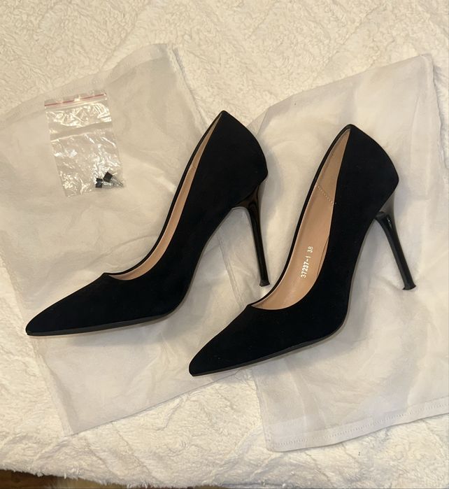 Pantofi cu toc negru