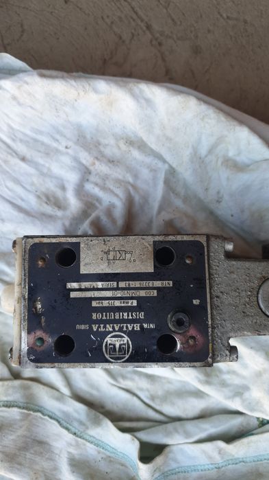 Distribuitor hidraulic