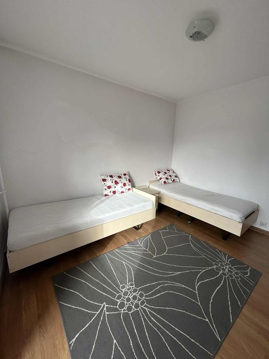 Închiriez apartament 3 camere