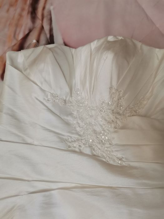 Продавам булчинска рокля