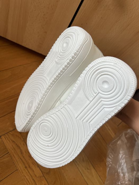 Кроссовки белые новые