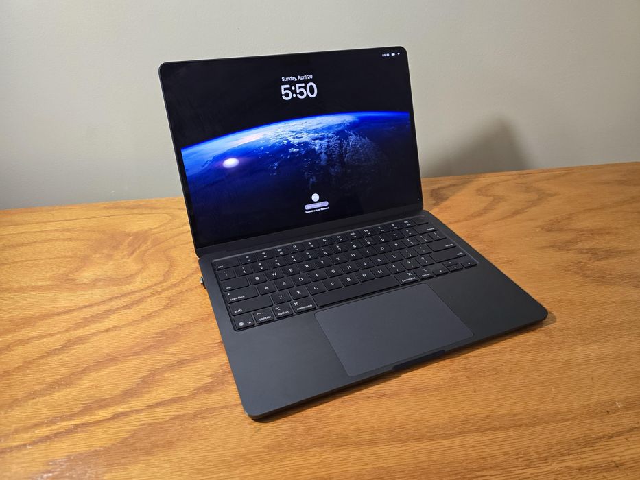 Спешно! MacBook Air 13”, M4, 24GB, 512GB, Midnight