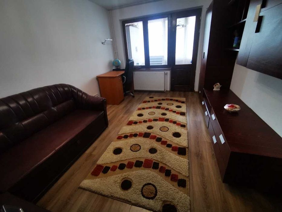 Închiriez apartament cu 2 camere, decomandat, în cartierul George Enescu