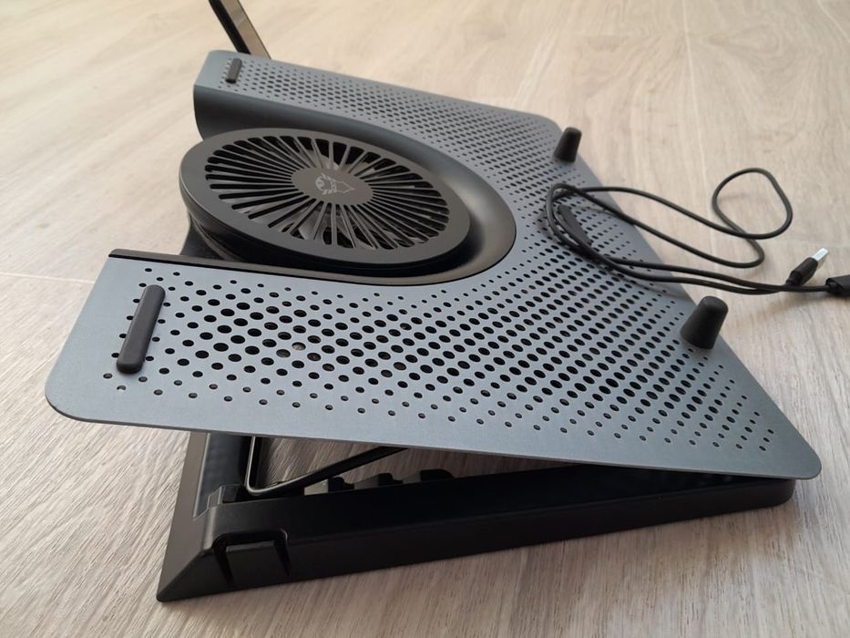 Продам охлаждающую поставку для ноутбука