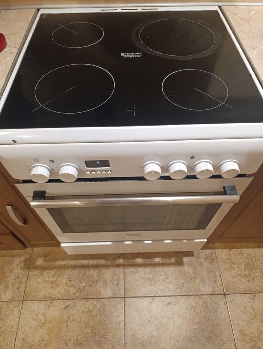 Готварска печка Hotpoint Ariston