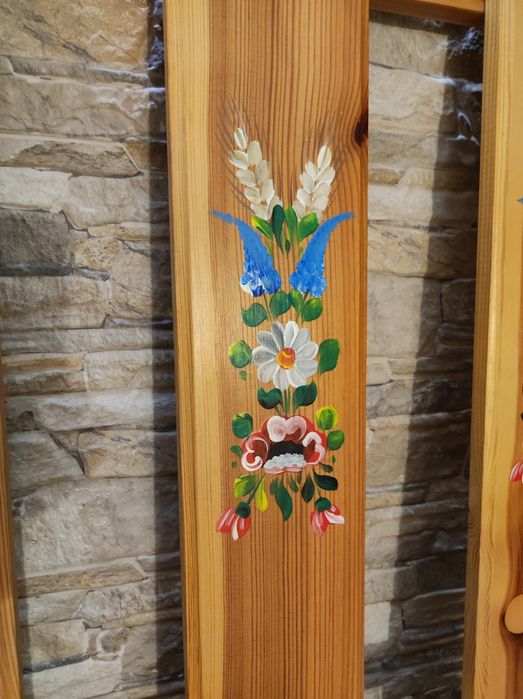 Декоративна дървена закачалка