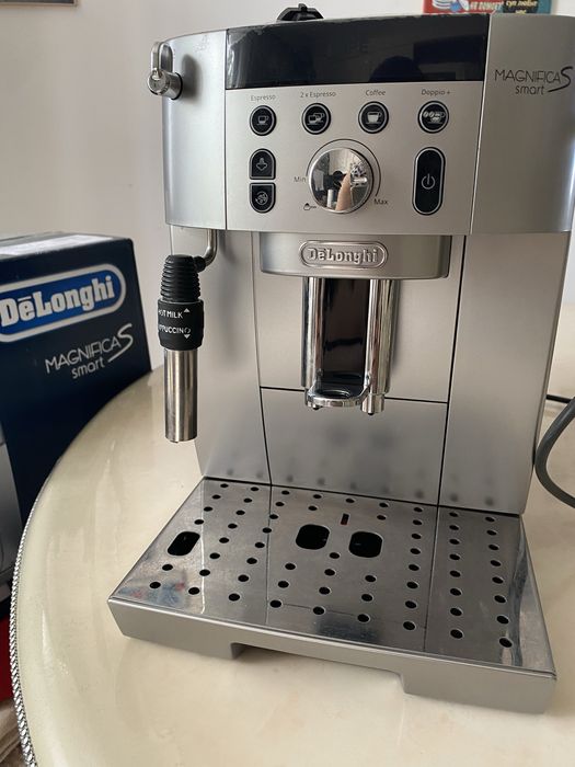 Кофемашина Delonghi