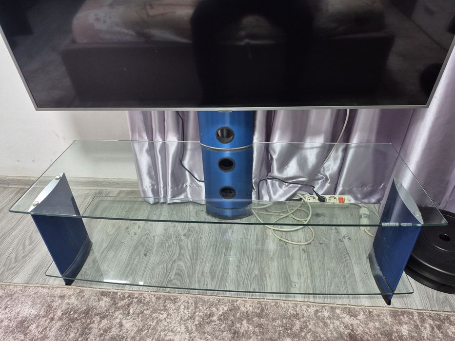 Маса със стойка за телевизор