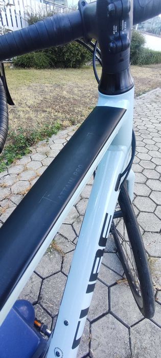 Шосеен велосипед Cube Attain Pro 28