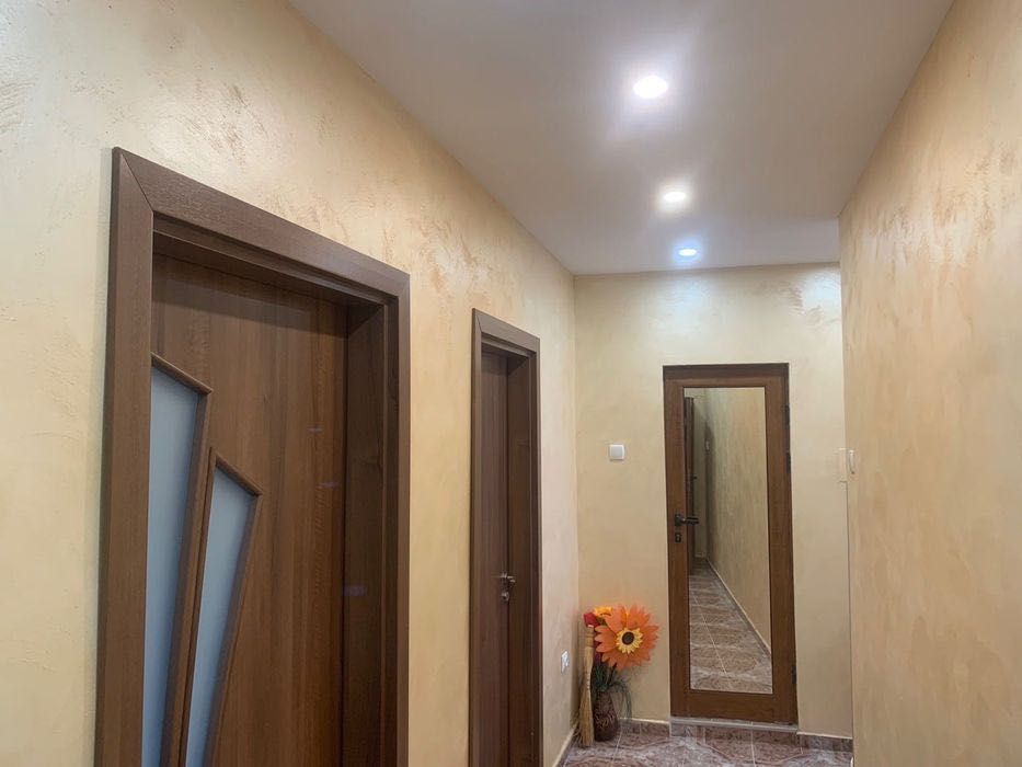 Дава се под наем Тристаен апартамент в Враца, Център - 67 кв.м за 433.5 € - Снимка #19