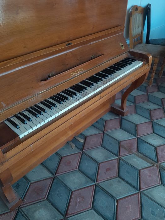 Pianina  vând vand