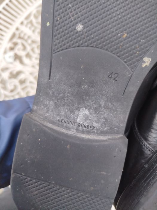 Pantofi negri de piele mărimea 42 ca noi