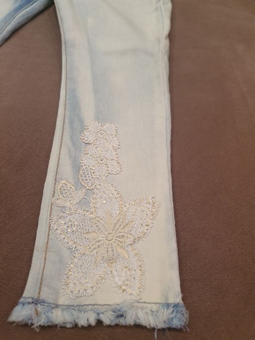 Дънки с бродерия Майорал