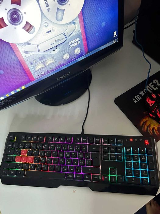 Компьютер в комплекте для учебы/работы.