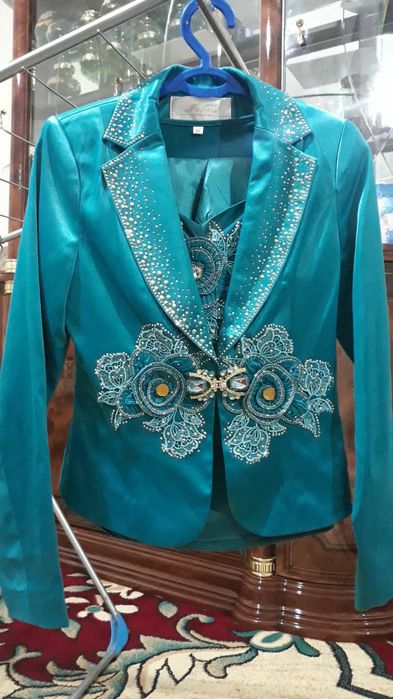 Jinslar va taytlardagi qizlarning erotik fotosuratlari