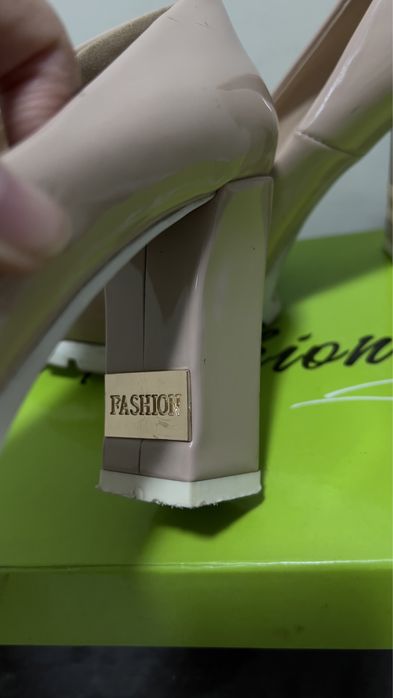 Продам женские туфли