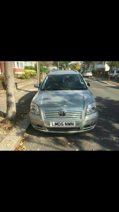 Capota motor toyota avensis