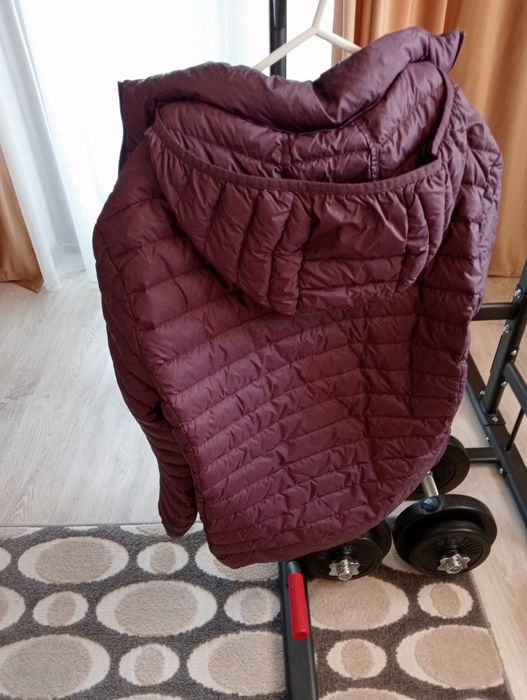 Vând geaca subțire cu puf Bigotti bărbați,pentru primăvară,preț 200