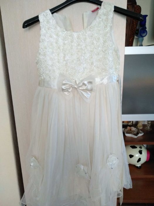 Прекрасна детска рокля за повод  :)