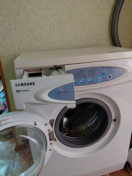 Стиральная машина Самсунг.