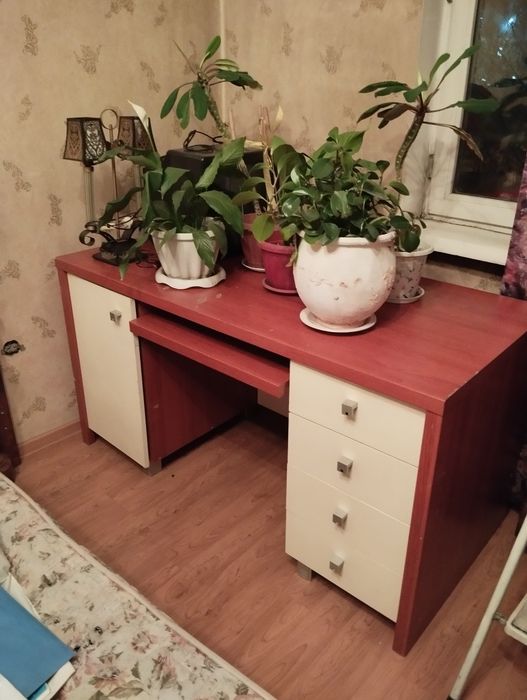 Продам компьютерный стол