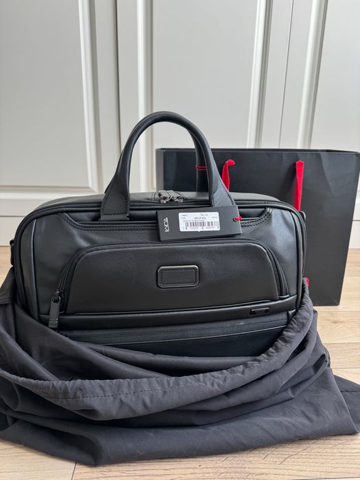 Продается новый кожаный портфель Tumi